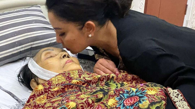 Instagram/@mayangsari_official