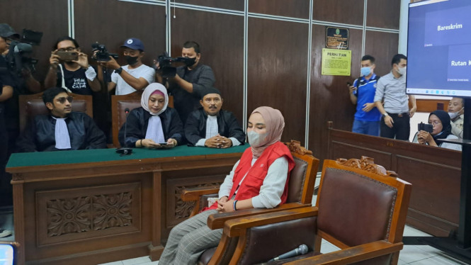 Intipseleb/Tiya Sukmawati