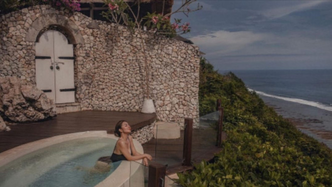 Instagram/arieltatum