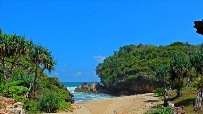 Instagram/pantai_ngrenehan_official