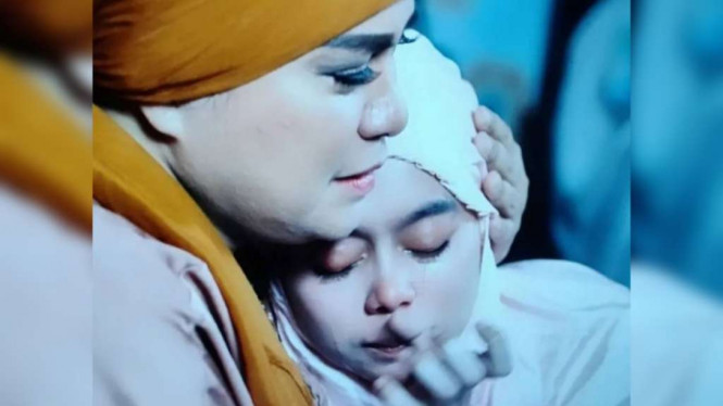 Instagram/@annashirley_