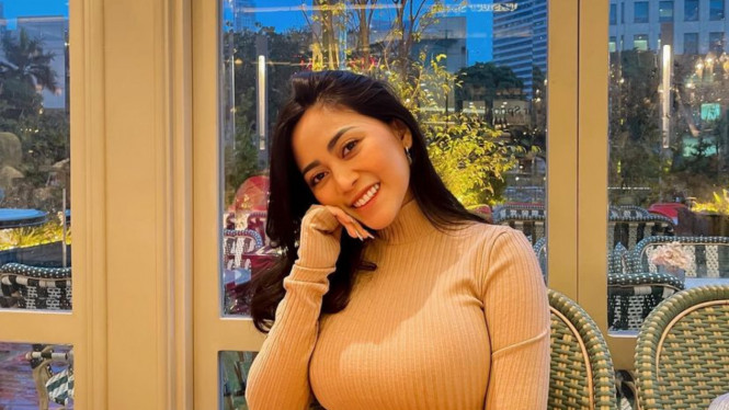 rachelvennya/instagram