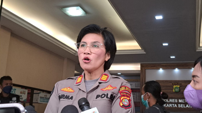 Intipseleb/Tiya Sukmawati