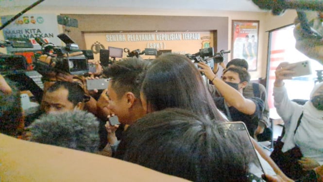 Intipseleb/Tiya Sukmawati