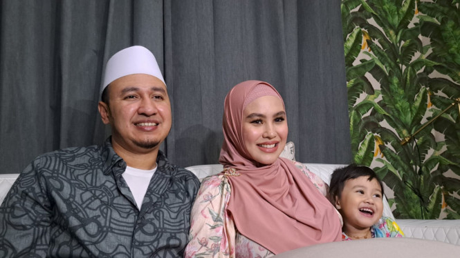 Intipseleb/Tiya Sukmawati