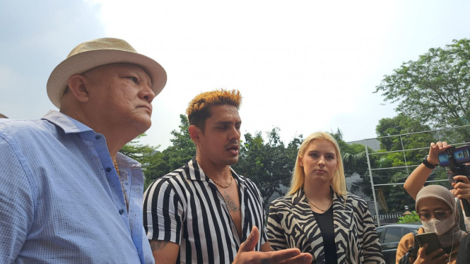 Intipseleb/Tiya Sukmawati