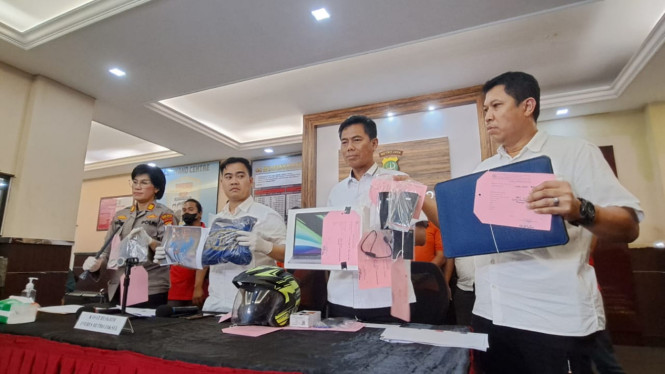 Intipseleb/Tiya Sukmawati