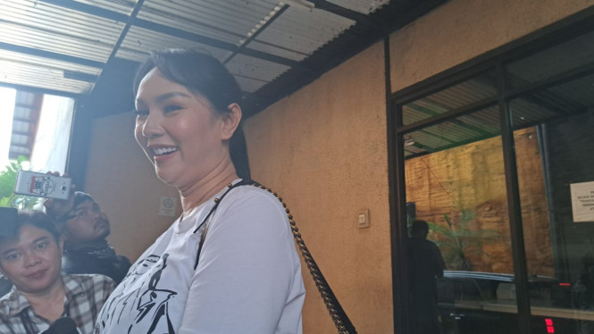 Intipseleb/Tiya Sukmawati