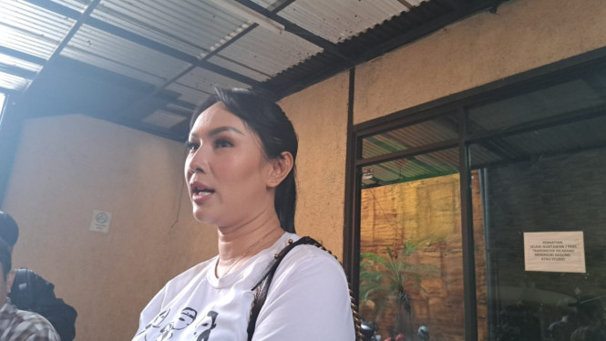 Intipseleb/Tiya Sukmawati