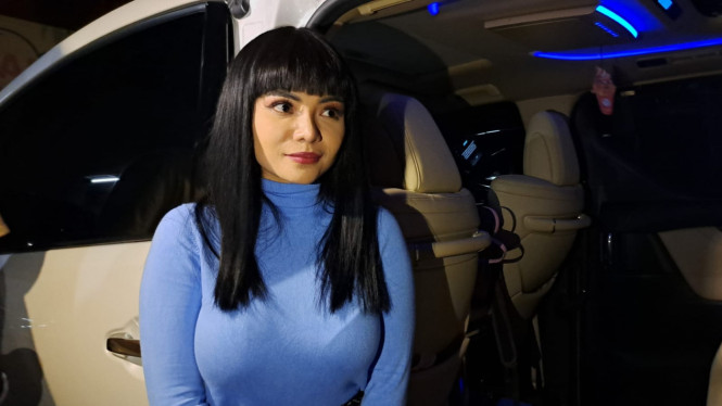 Intipseleb/Tiya Sukmawati