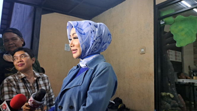 Intipseleb/Tiya Sukmawati