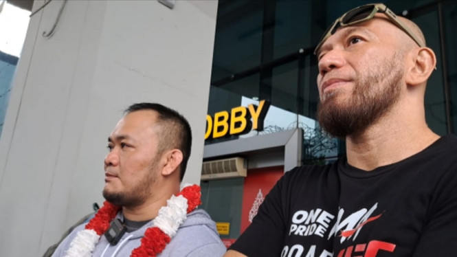 Intipseleb/Tiya Sukmawati