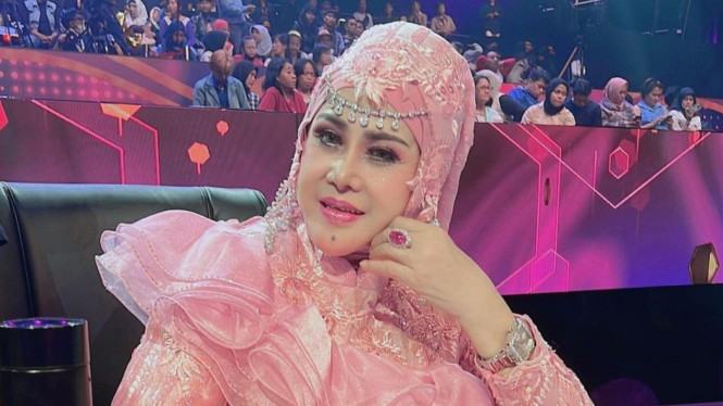 Instagram/elvy_sukaesih