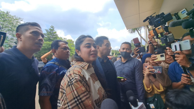 Dewi Perssik Laporkan 3 Akun Netizen Diduga Fans Leslar Ke Pihak Kepolisian