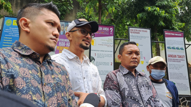 Intipseleb/Tiya Sukmawati