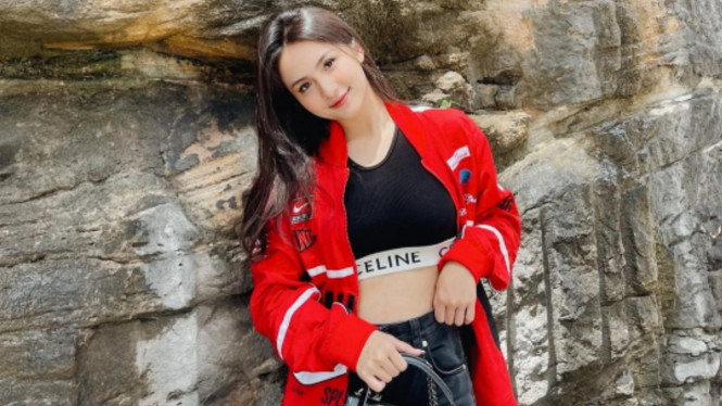 Instagram/ @angiemstwn