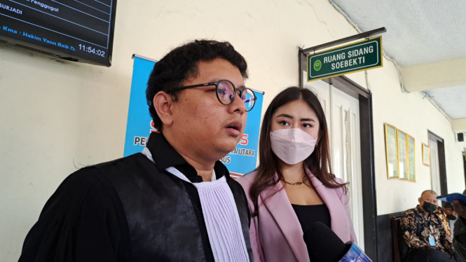 Intipseleb/Tiya Sukmawati