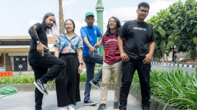 Instagram/ @theadamsband