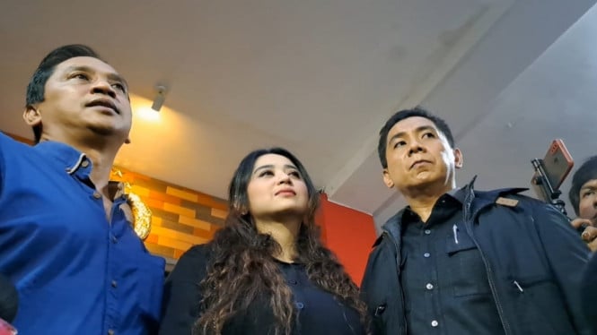 Intipseleb/Tiya Sukmawati