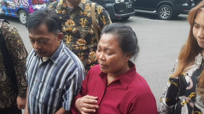 Intipseleb/Tiya Sukmawati