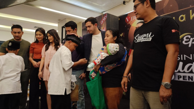 IntipSeleb/Fabbiola Irawan