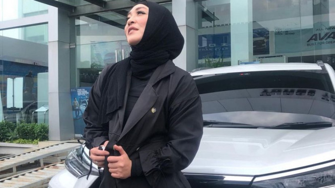 Instagram/angelinasondakh09