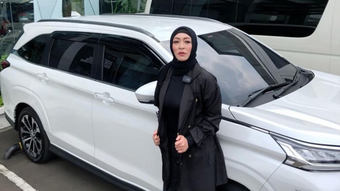 Instagram/angelinasondakh09