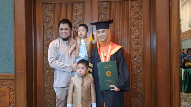 Intipseleb/Tiya Sukmawati