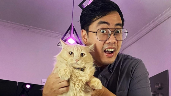 Instagram/dennisadishwara