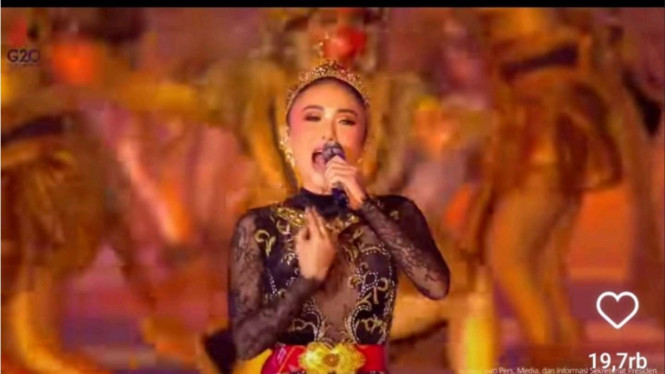 Instagram/@yunishara36