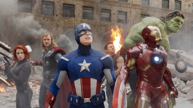 Jadi Pria Terseksi 2022, Chris Evans Malah Diroasting Geng Avengers