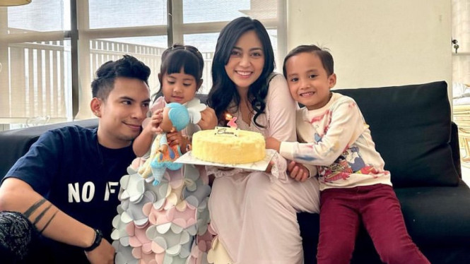 Instagram/rachelvennya