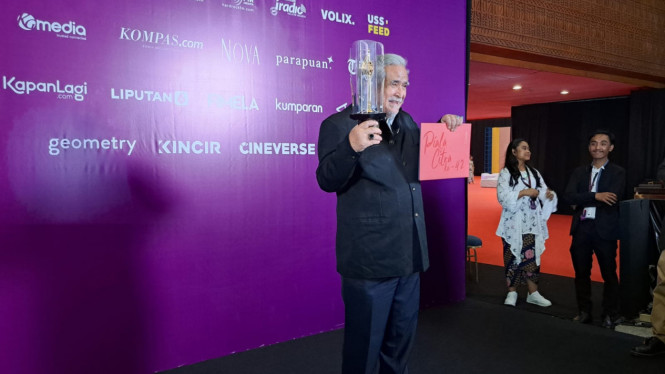 Intipseleb/Tiya Sukmawati