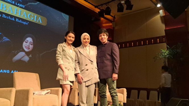 Intipseleb/Tiya Sukmawati