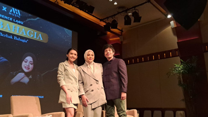 Intipseleb/Tiya Sukmawati