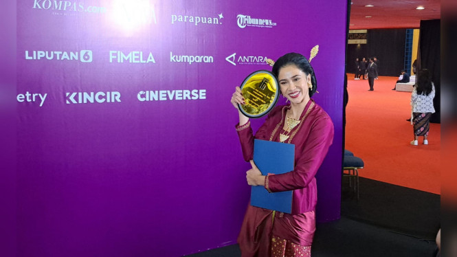 Intipseleb/Tiya Sukmawati