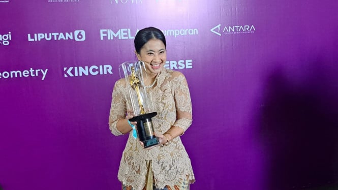 Intipseleb/Tiya Sukmawati