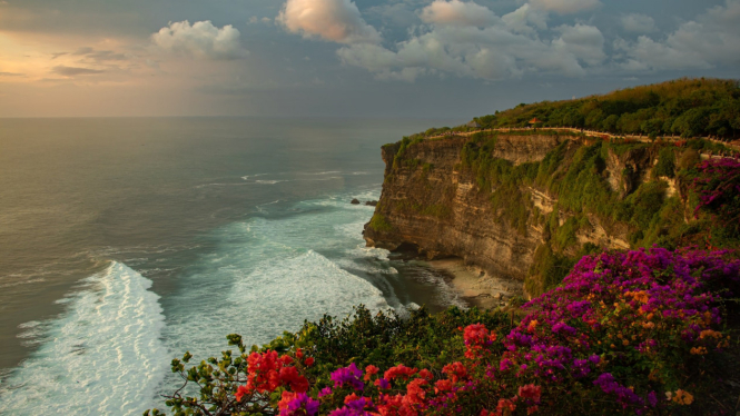 7 Daya Tarik Pura Uluwatu, Destinasi Hits Tempatnya Nonton Tari Kecak