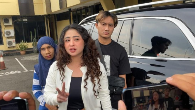 Intipseleb/Tiya Sukmawati