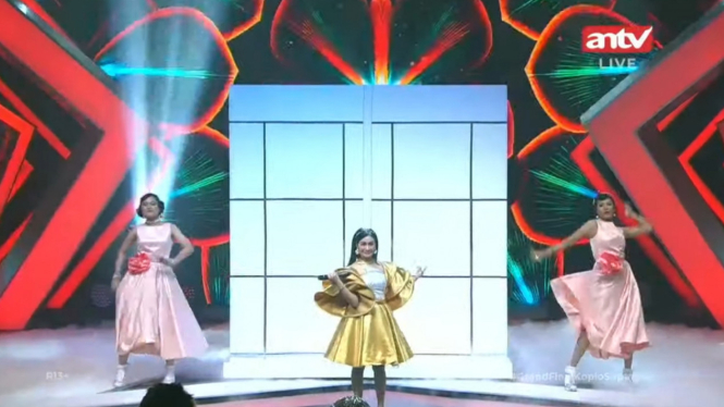 Iis Dahlia dan Rita Sugiarto Buka Grand Final Koplo Superstar