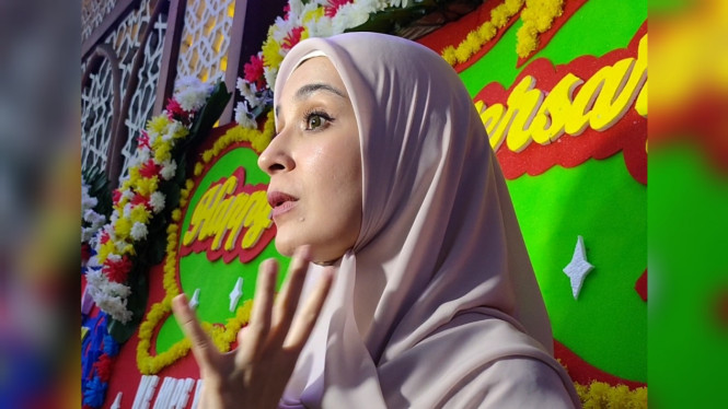 Intipseleb/Tiya Sukmawati