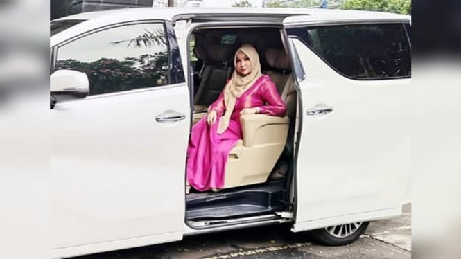 Instagram/roro.fitria1989