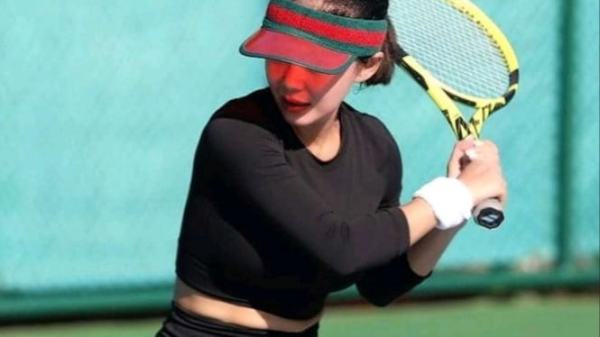 Instagram/@yunishara36