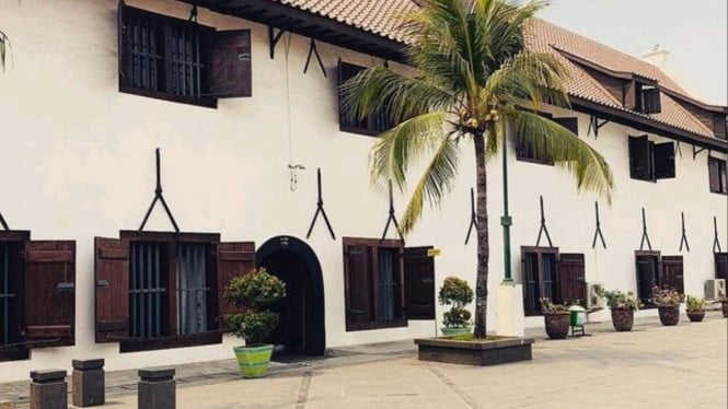 Instagram/@sadiahcurates