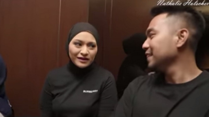 YouTube/Nathalie Holscher