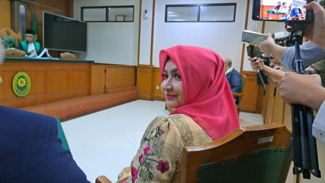 Intipseleb/Tiya Sukmawati