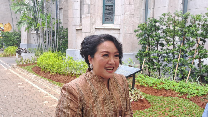 Intipseleb/Tiya Sukmawati