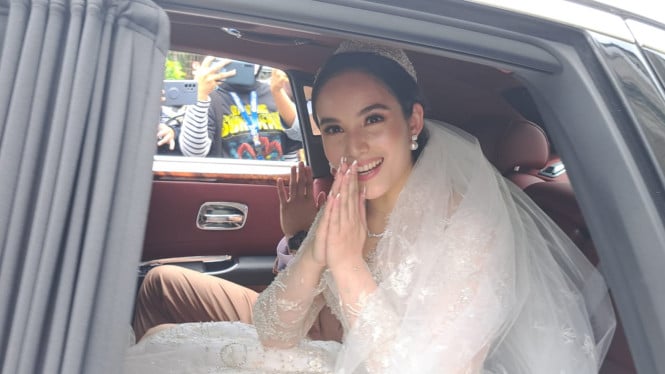 Intipseleb/Tiya Sukmawati