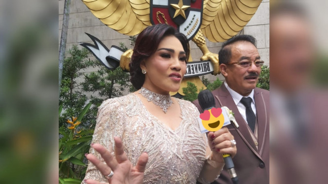 Intipseleb/Tiya Sukmawati