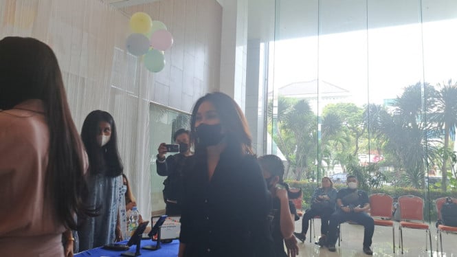 Intipseleb/Tiya Sukmawati